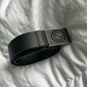 NWOT Men’s Gucci Belt. Never Use, too short of length for owner. 32 in waist